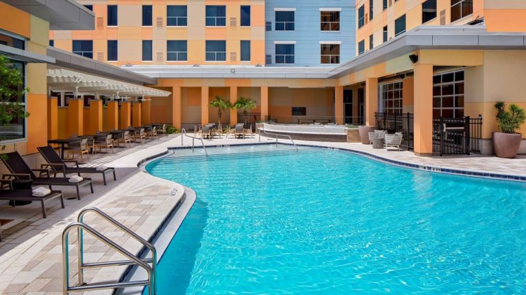 Hyatt-house-orlando-universal-p024-pool.16x9.adapt.1280.720 - Central 